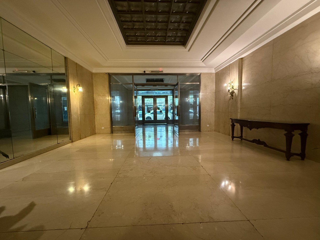 3 AMBIENTES AMPLIO CON DEPENDENCIA Y 3 BAÑOS EN EXCELENTE UBICACION
