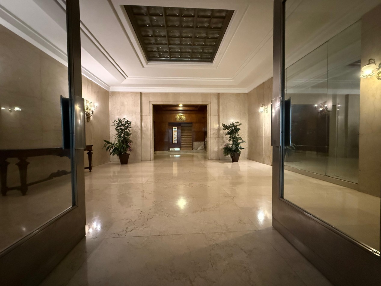 3 AMBIENTES AMPLIO CON DEPENDENCIA Y 3 BAÑOS EN EXCELENTE UBICACION