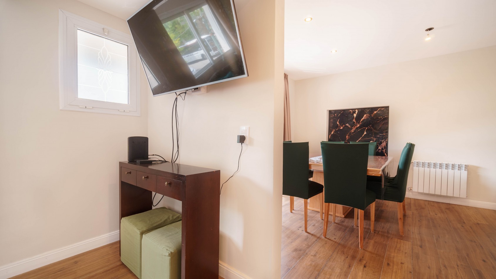 CASA TIPO DUPLEX EN VENTA DE 4 AMBIENTES CON COCHERA, TERRAZA Y QUINCHO - ZONA ALDREY / GUEMES