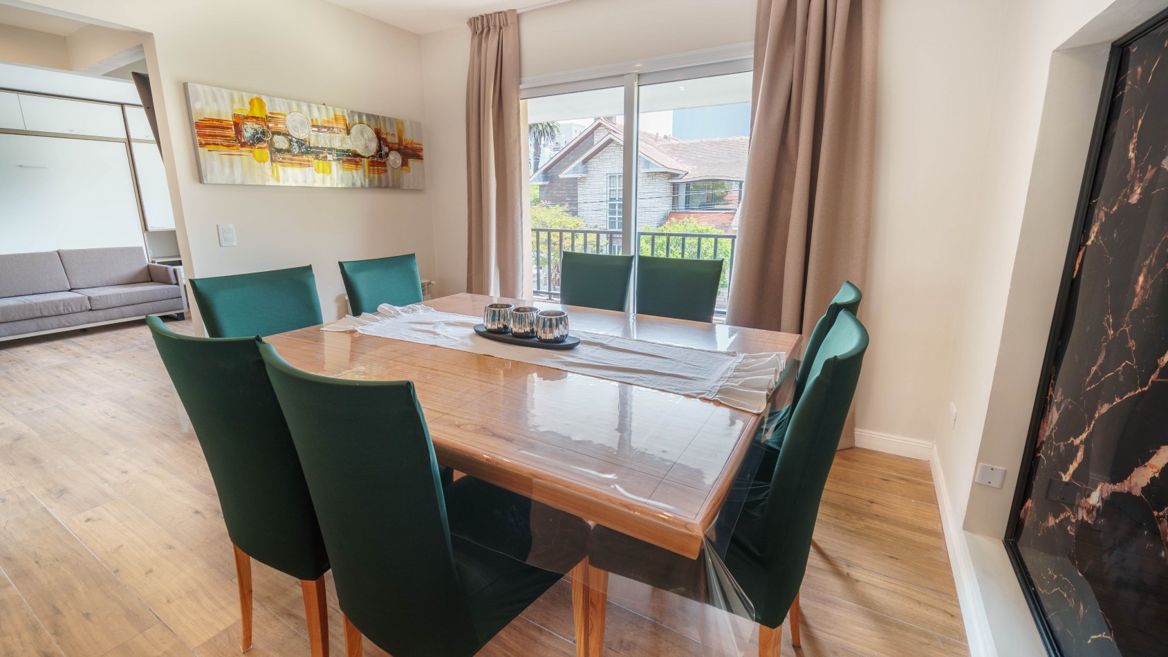 CASA TIPO DUPLEX EN VENTA DE 4 AMBIENTES CON COCHERA, TERRAZA Y QUINCHO - ZONA ALDREY / GUEMES