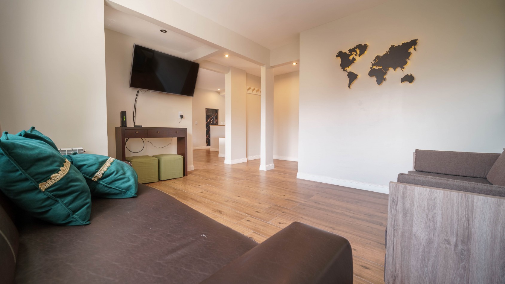 CASA TIPO DUPLEX EN VENTA DE 4 AMBIENTES CON COCHERA, TERRAZA Y QUINCHO - ZONA ALDREY / GUEMES
