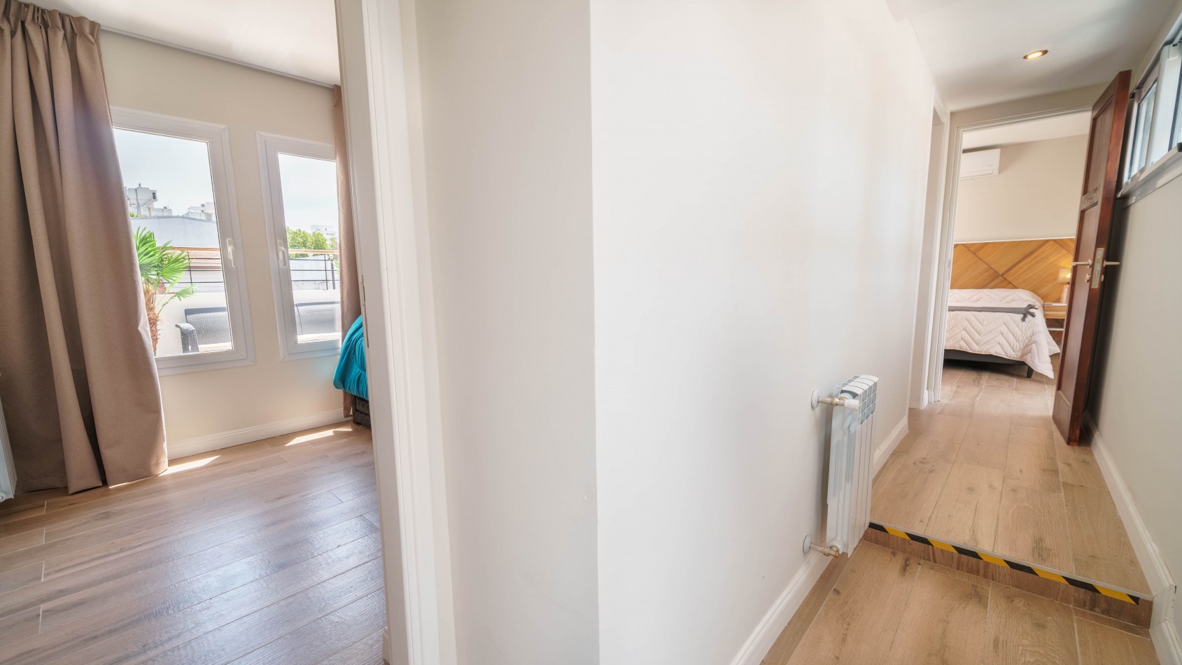 CASA TIPO DUPLEX EN VENTA DE 4 AMBIENTES CON COCHERA, TERRAZA Y QUINCHO - ZONA ALDREY / GUEMES