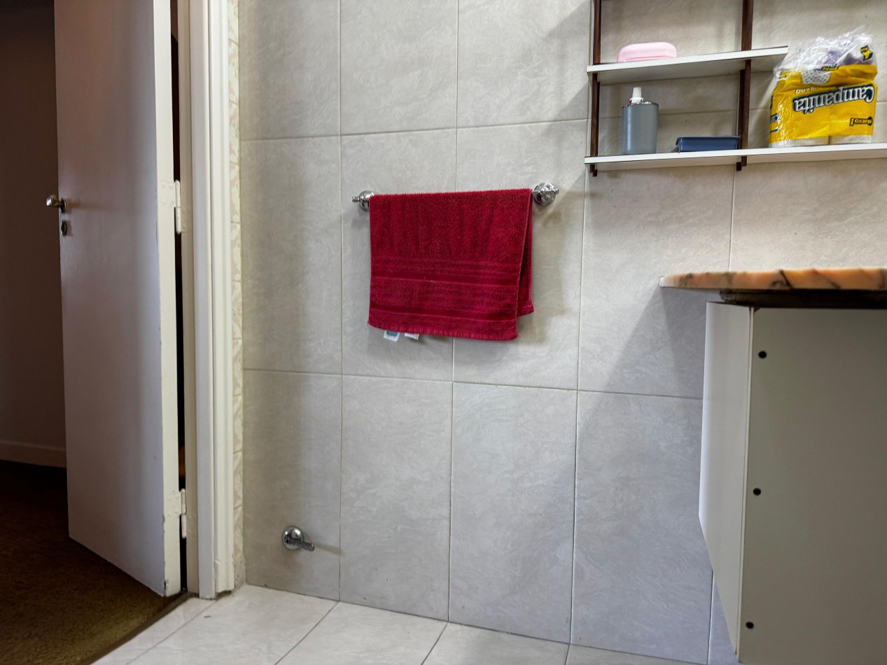3 AMBIENTES CON BALCON AL FRENTE Y VISTA PARCIAL AL MAR EN EXCELENTE UBICACION
