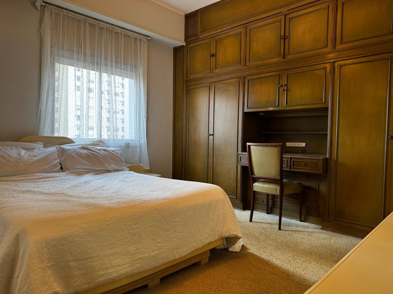 3 AMBIENTES CON BALCON AL FRENTE Y VISTA PARCIAL AL MAR EN EXCELENTE UBICACION