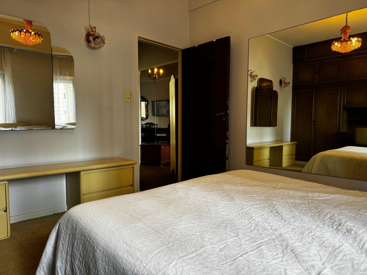 3 AMBIENTES CON BALCON AL FRENTE Y VISTA PARCIAL AL MAR EN EXCELENTE UBICACION