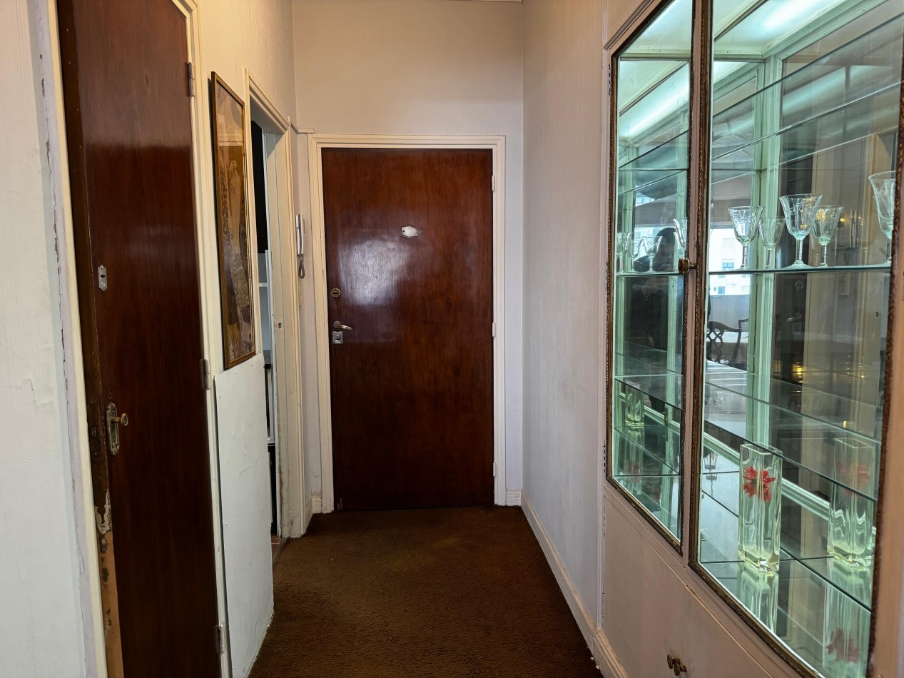 3 AMBIENTES CON BALCON AL FRENTE Y VISTA PARCIAL AL MAR EN EXCELENTE UBICACION