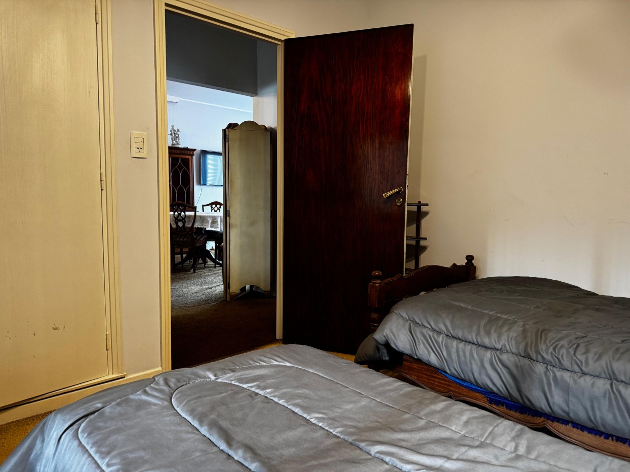 3 AMBIENTES CON BALCON AL FRENTE Y VISTA PARCIAL AL MAR EN EXCELENTE UBICACION