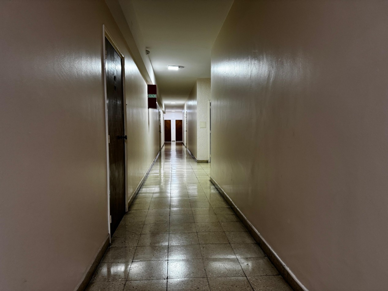 3 AMBIENTES CON BALCON AL FRENTE Y VISTA PARCIAL AL MAR EN EXCELENTE UBICACION