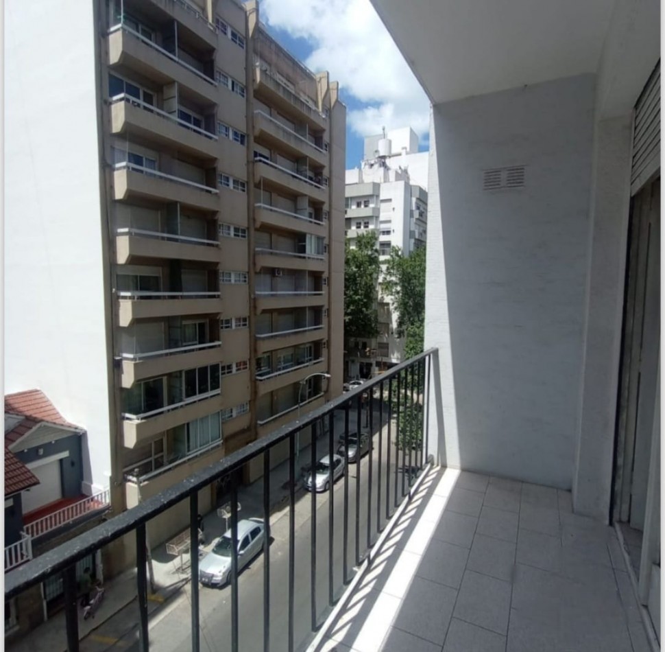 2 AMBIENTES CON BALCON A LA CALLE EN ZONA SHOPPING ALDREY