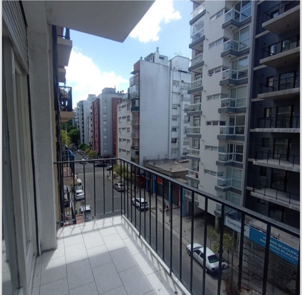 2 AMBIENTES CON BALCON A LA CALLE EN ZONA SHOPPING ALDREY