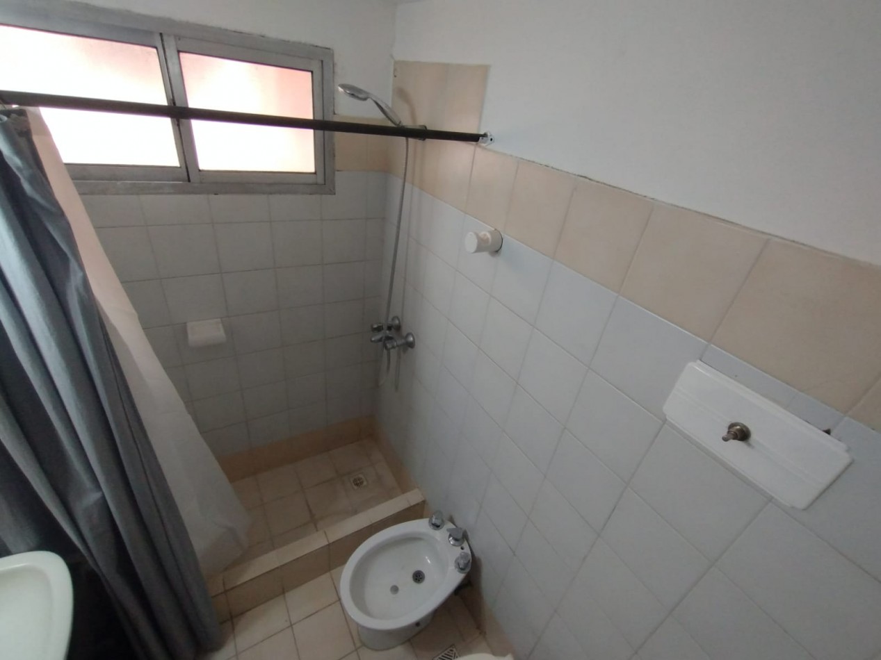 2 AMBIENTES PARCIALMENTE RECICLADO EN VILLA PRIMERA