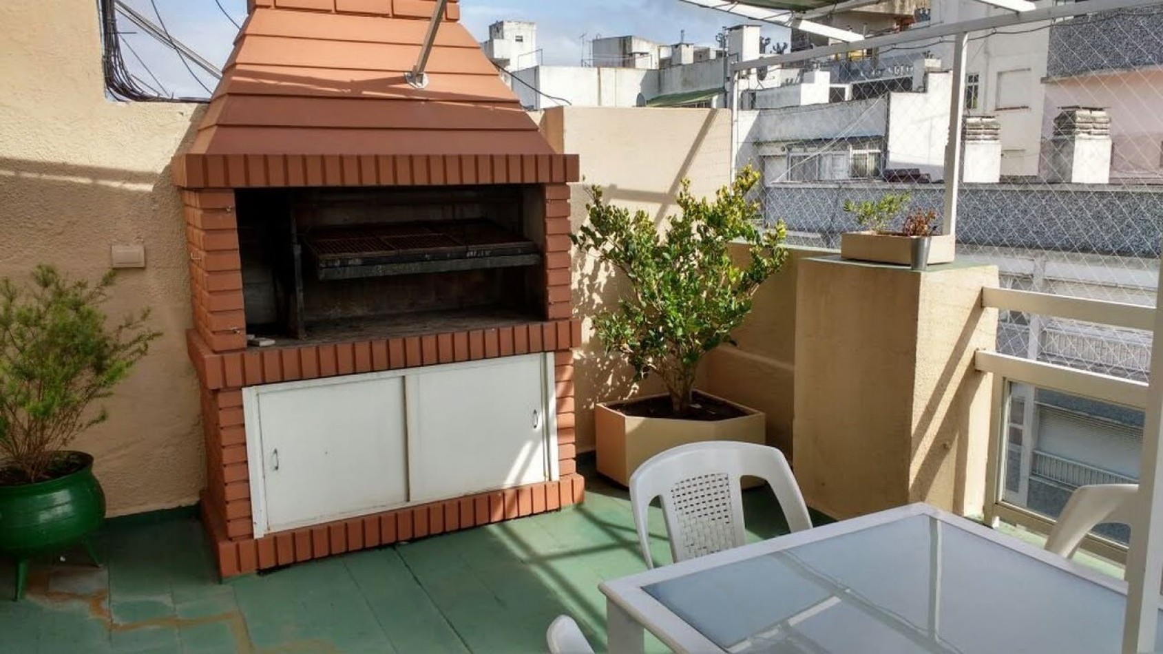 DEPARTAMENTO TIPO PENTHOUSE 4 AMBIENTES CON TERRAZA/QUINCHO/PARRILLA Y VISTA PARCIAL AL MAR EN ZONA PASEO ALDREY - APTO CREDITO