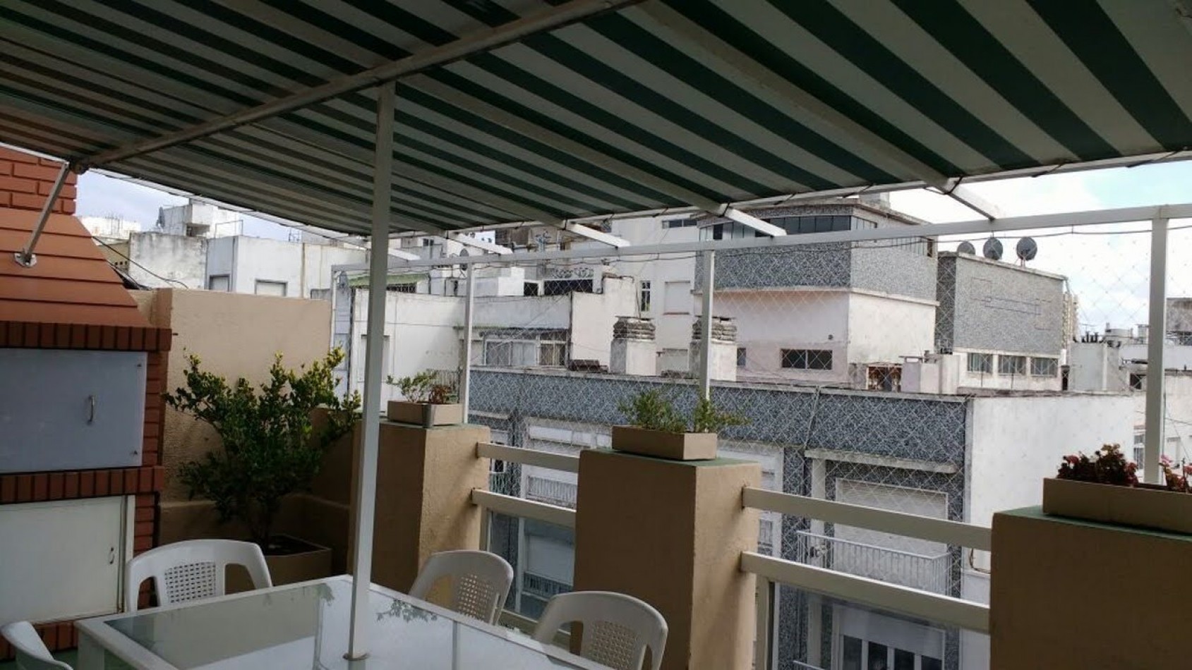 DEPARTAMENTO TIPO PENTHOUSE 4 AMBIENTES CON TERRAZA/QUINCHO/PARRILLA Y VISTA PARCIAL AL MAR EN ZONA PASEO ALDREY - APTO CREDITO