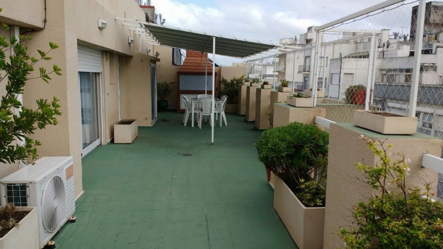DEPARTAMENTO TIPO PENTHOUSE 4 AMBIENTES CON TERRAZA/QUINCHO/PARRILLA Y VISTA PARCIAL AL MAR EN ZONA PASEO ALDREY - APTO CREDITO
