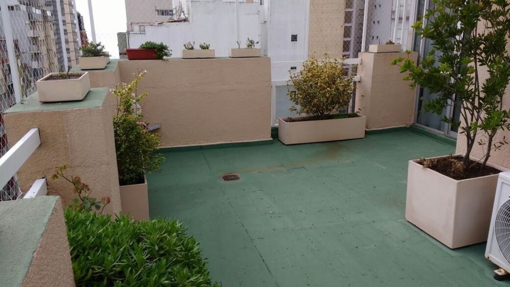 DEPARTAMENTO TIPO PENTHOUSE 4 AMBIENTES CON TERRAZA/QUINCHO/PARRILLA Y VISTA PARCIAL AL MAR EN ZONA PASEO ALDREY - APTO CREDITO