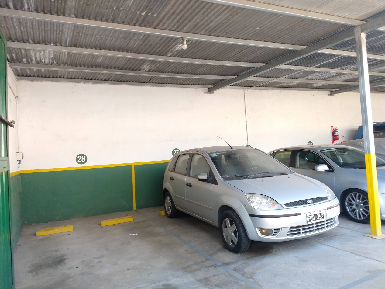 OPORTUNIDAD DE INVERSION COCHERA EN VENTA CON RENTA ACTIVA CON 27 PLAZAS MAS 4 PARA MOTOS SOBRE DOS LOTES - ZONA R4/APTO CREDITO
