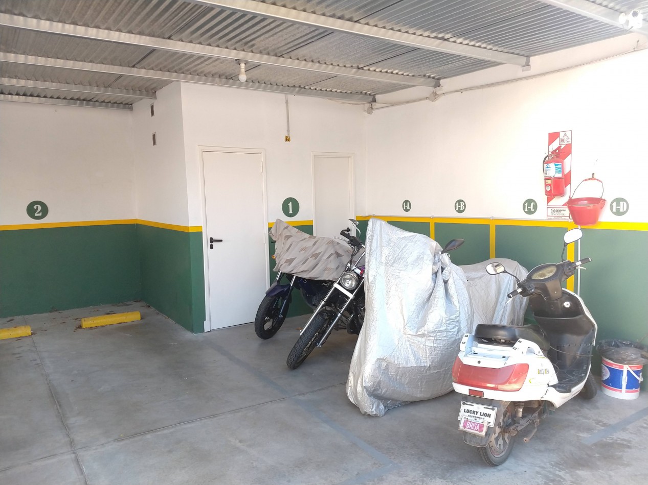OPORTUNIDAD DE INVERSION COCHERA EN VENTA CON RENTA ACTIVA CON 27 PLAZAS MAS 4 PARA MOTOS SOBRE DOS LOTES - ZONA R4/APTO CREDITO