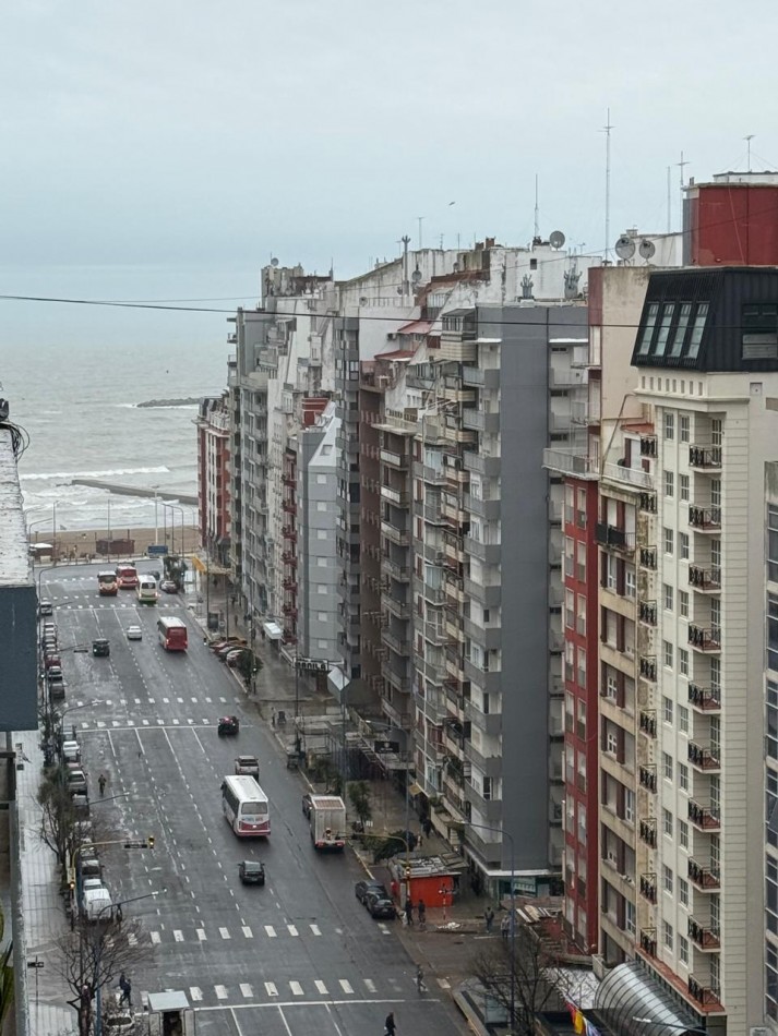 DEPARTAMENTO DE 3 AMBIENTES A LA CALLE CON BALCON - TOTALMENTE RECICLADO Y AMOBLADO