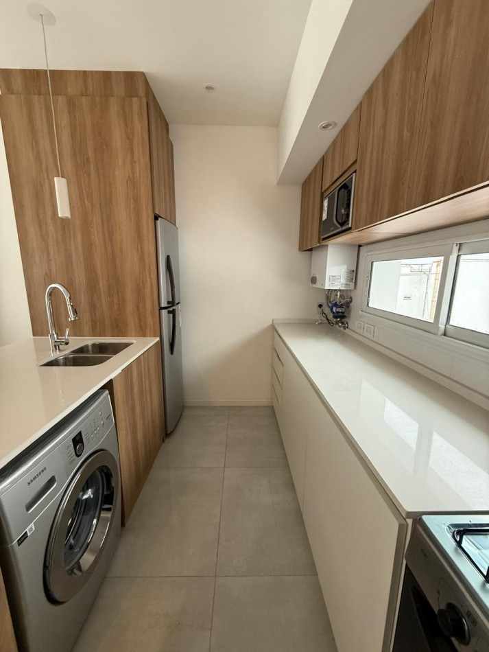DEPARTAMENTO DE 3 AMBIENTES A LA CALLE CON BALCON - TOTALMENTE RECICLADO Y AMOBLADO