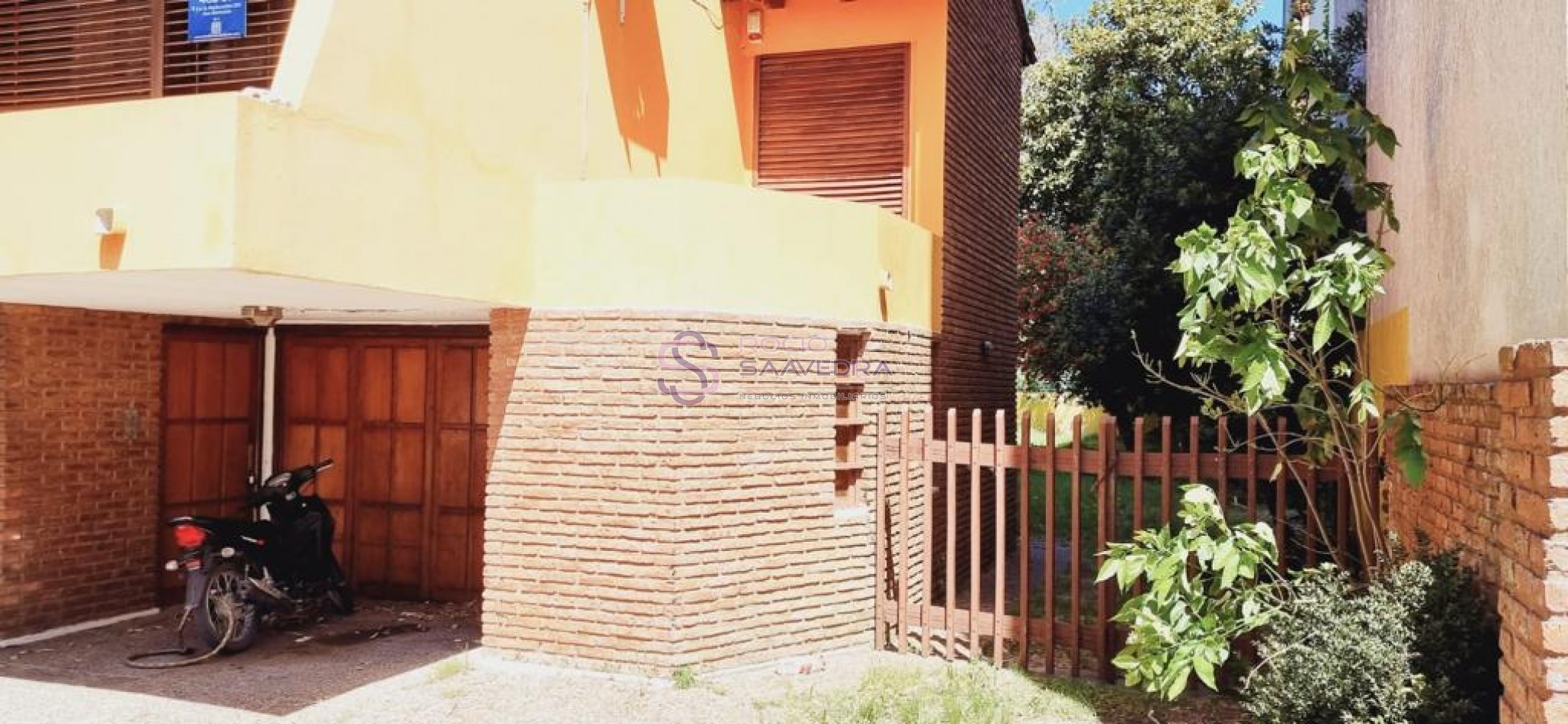 UNA AMPLIA CASA EN TERRENO PROPIO C/TODOS LOS SERVICIOS-ZONA SAN BDO.A 3 C DEL MAR!!