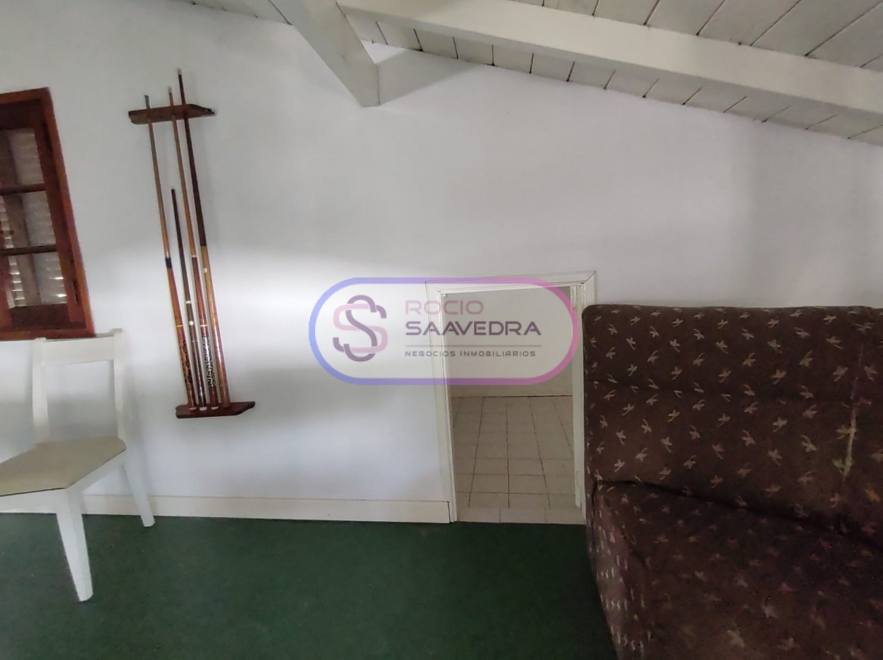 CASA UBICADA EN AMPLIO TERRENO,DE VARIOS AMBIENTES + DOS DPTOS-CON PISCINA!