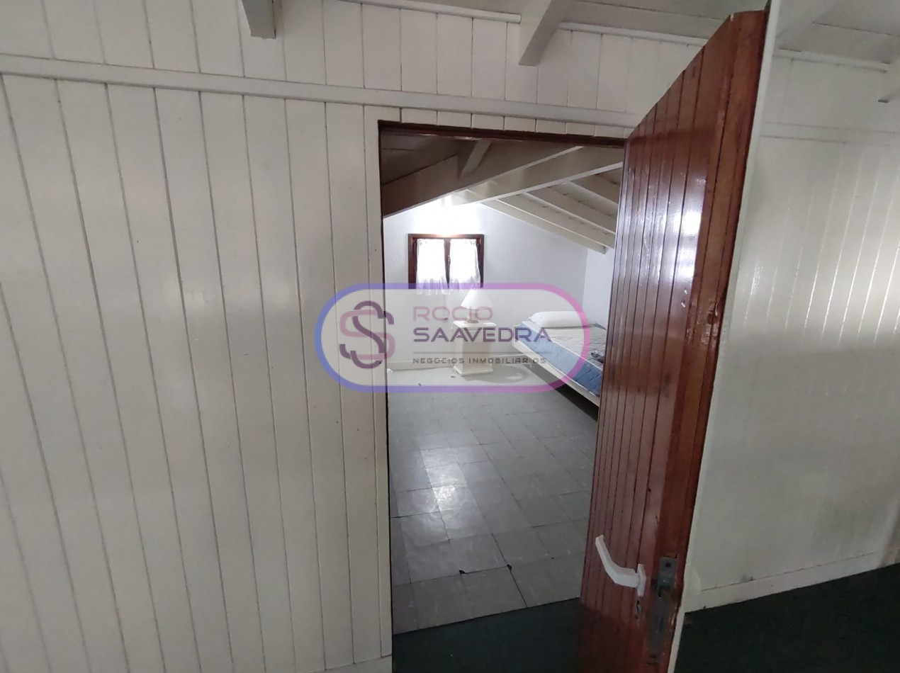 CASA UBICADA EN AMPLIO TERRENO,DE VARIOS AMBIENTES + DOS DPTOS-CON PISCINA!