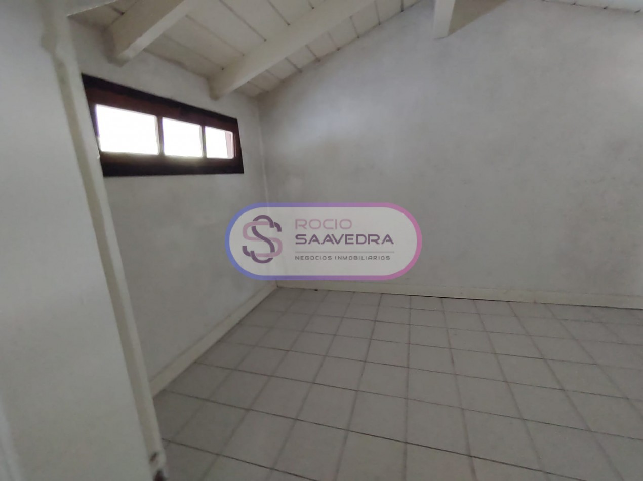CASA UBICADA EN AMPLIO TERRENO,DE VARIOS AMBIENTES + DOS DPTOS-CON PISCINA!