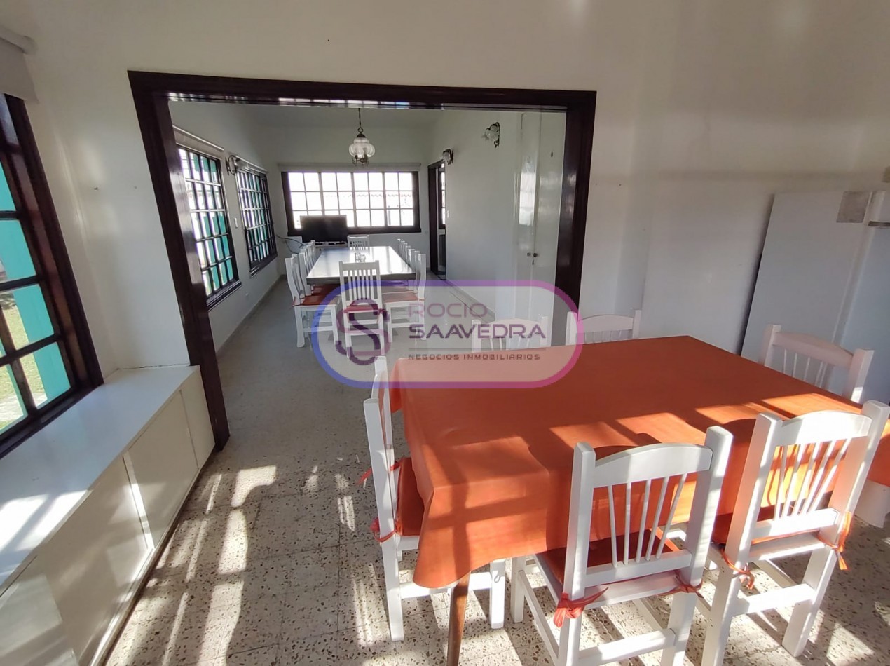 CASA UBICADA EN AMPLIO TERRENO,DE VARIOS AMBIENTES + DOS DPTOS-CON PISCINA!