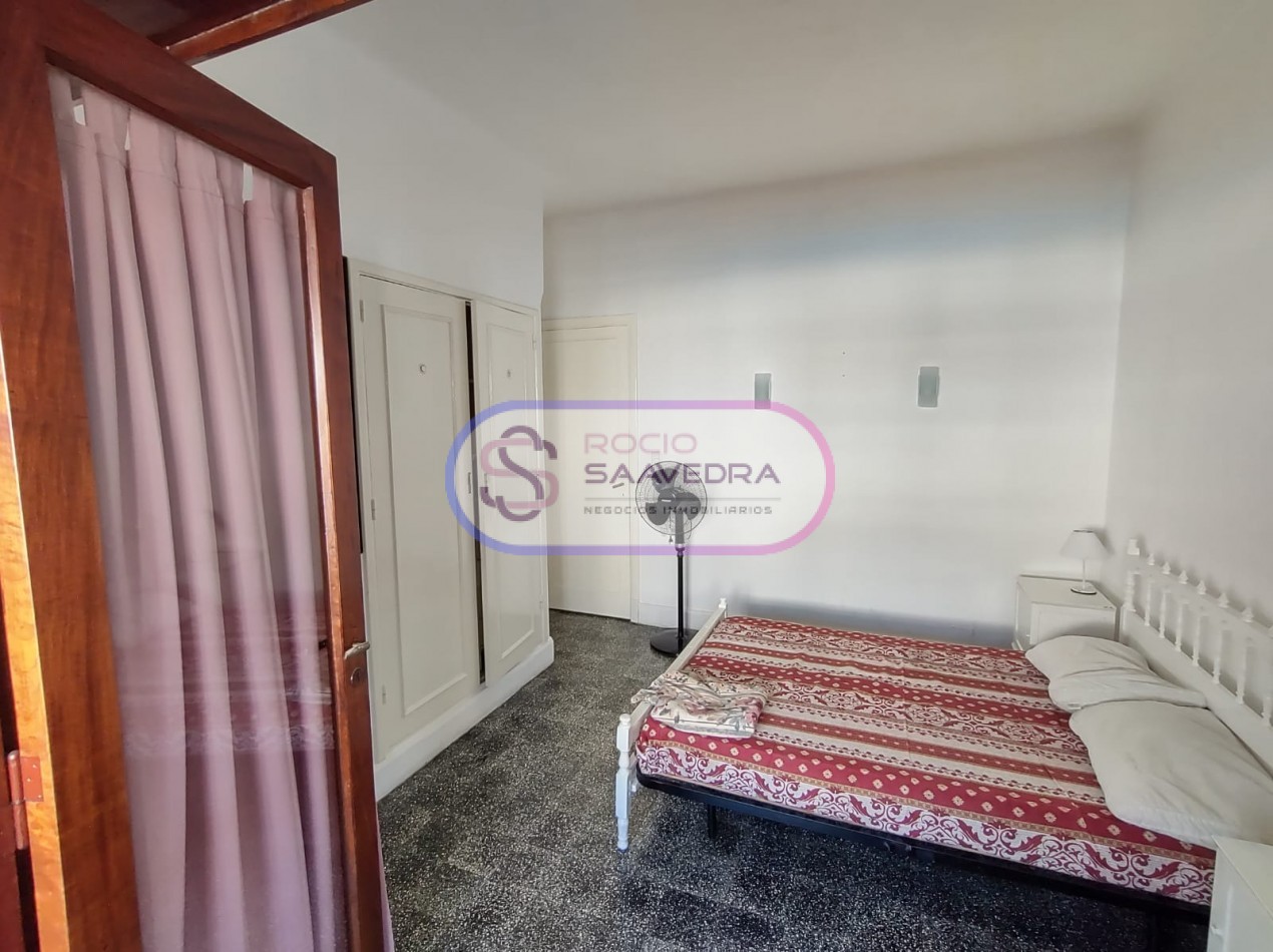 CASA UBICADA EN AMPLIO TERRENO,DE VARIOS AMBIENTES + DOS DPTOS-CON PISCINA!