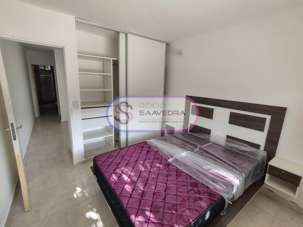 CASA UBICADA EN AMPLIO TERRENO,DE VARIOS AMBIENTES + DOS DPTOS-CON PISCINA!