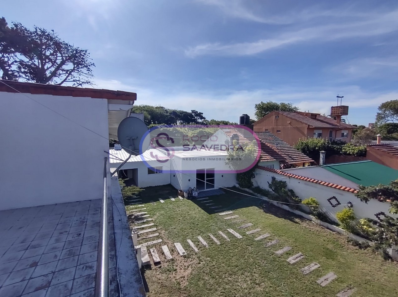 CASA UBICADA EN AMPLIO TERRENO,DE VARIOS AMBIENTES + DOS DPTOS-CON PISCINA!