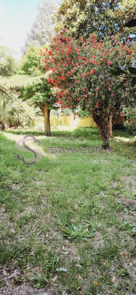 UNA AMPLIA CASA EN TERRENO PROPIO C/TODOS LOS SERVICIOS-ZONA SAN BDO.A 3 C DEL MAR!!
