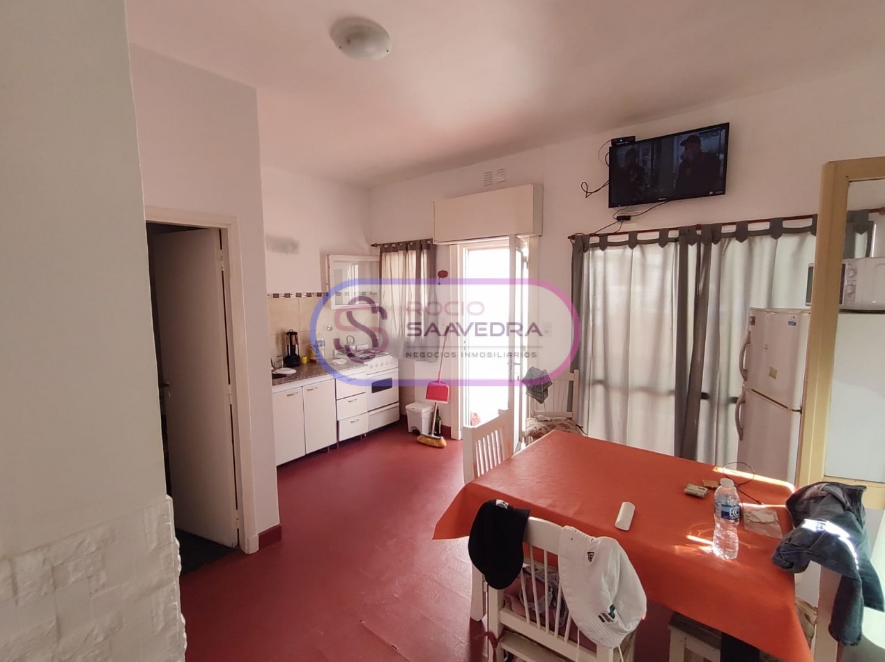 CASA UBICADA EN AMPLIO TERRENO,DE VARIOS AMBIENTES + DOS DPTOS-CON PISCINA!