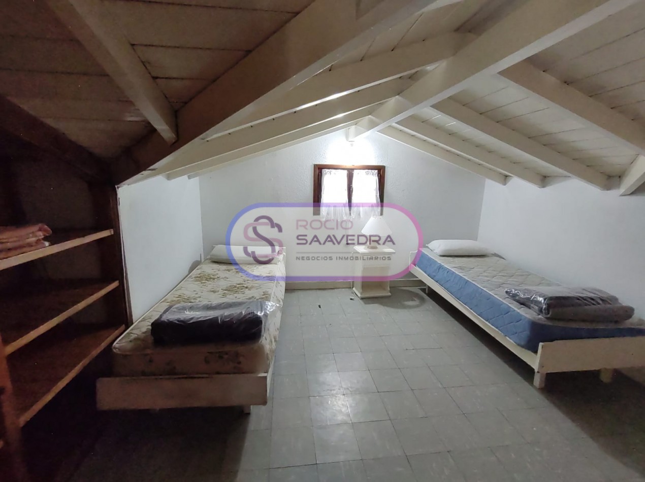 CASA UBICADA EN AMPLIO TERRENO,DE VARIOS AMBIENTES + DOS DPTOS-CON PISCINA!