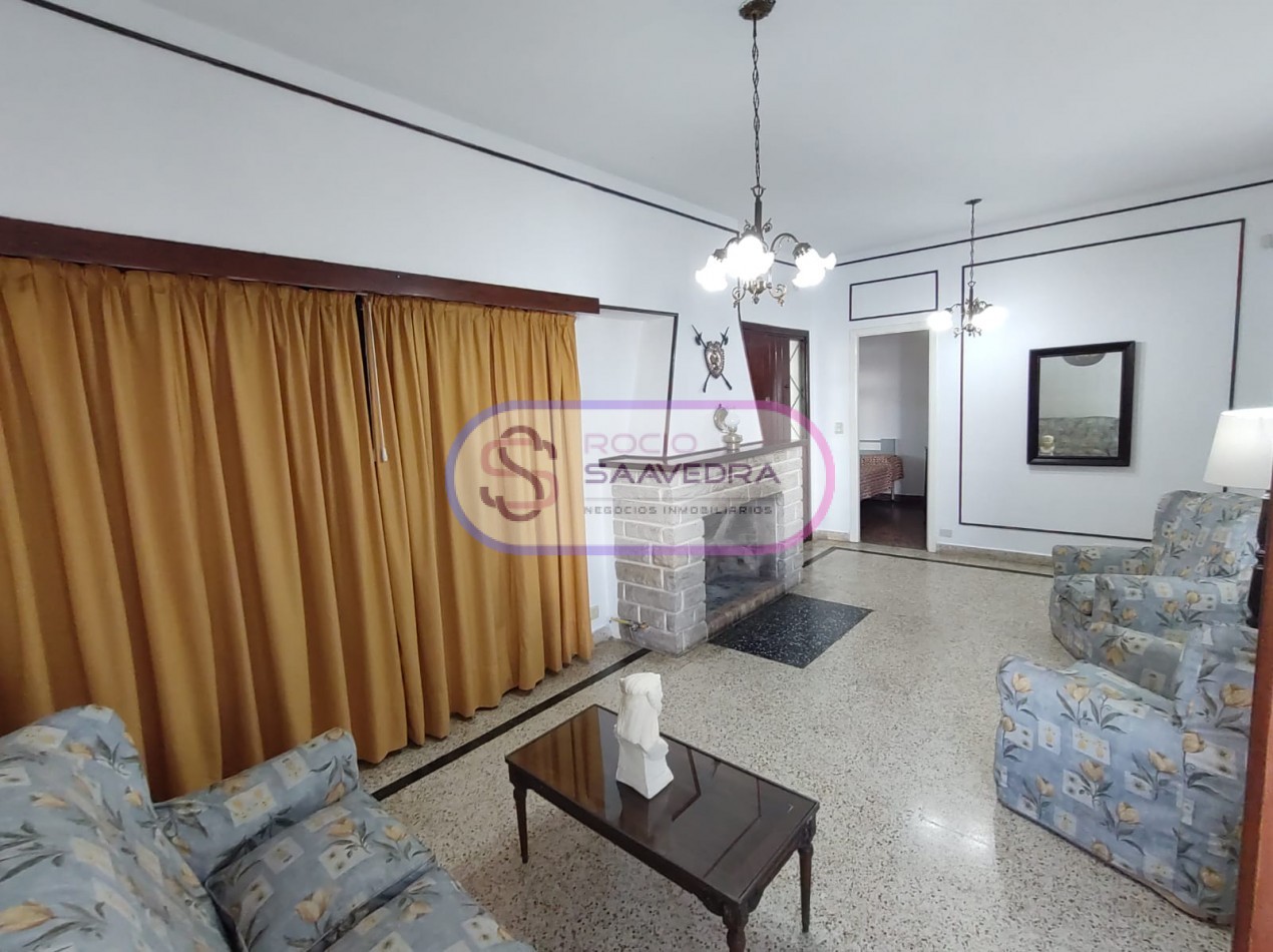 CASA UBICADA EN AMPLIO TERRENO,DE VARIOS AMBIENTES + DOS DPTOS-CON PISCINA!