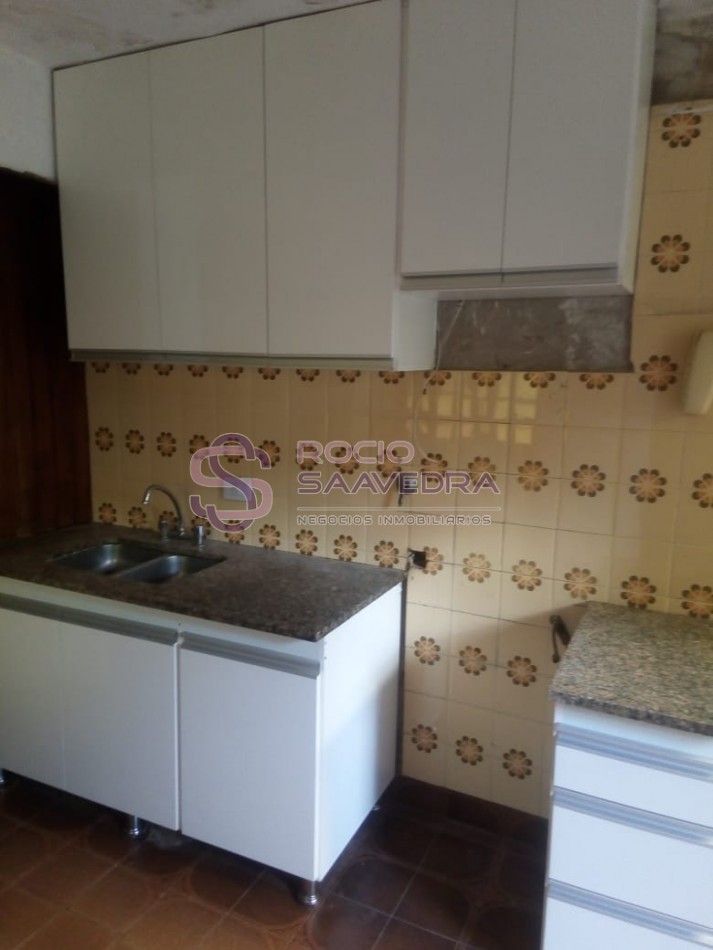UNA AMPLIA CASA EN TERRENO PROPIO C/TODOS LOS SERVICIOS-ZONA SAN BDO.A 3 C DEL MAR!!