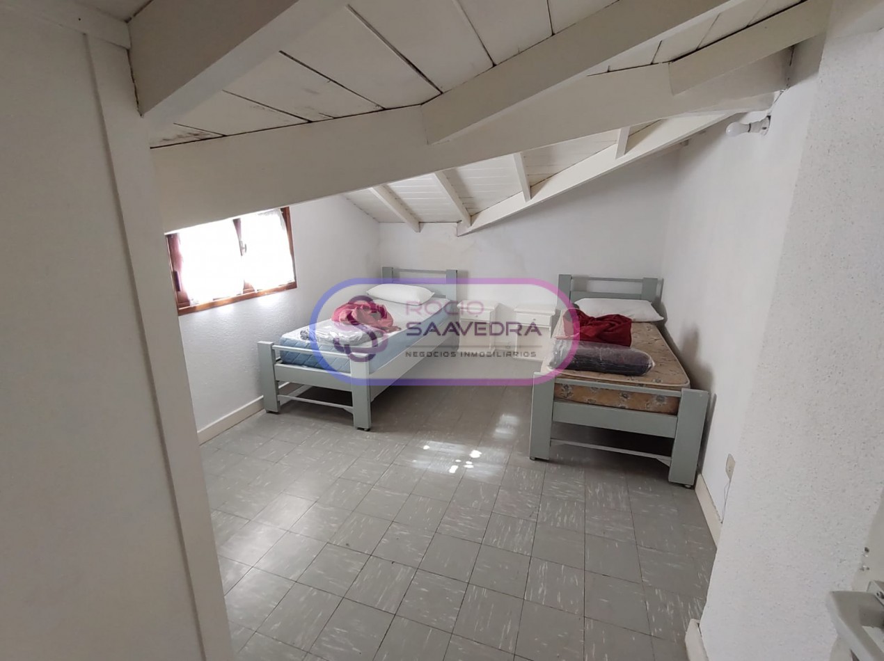 CASA UBICADA EN AMPLIO TERRENO,DE VARIOS AMBIENTES + DOS DPTOS-CON PISCINA!