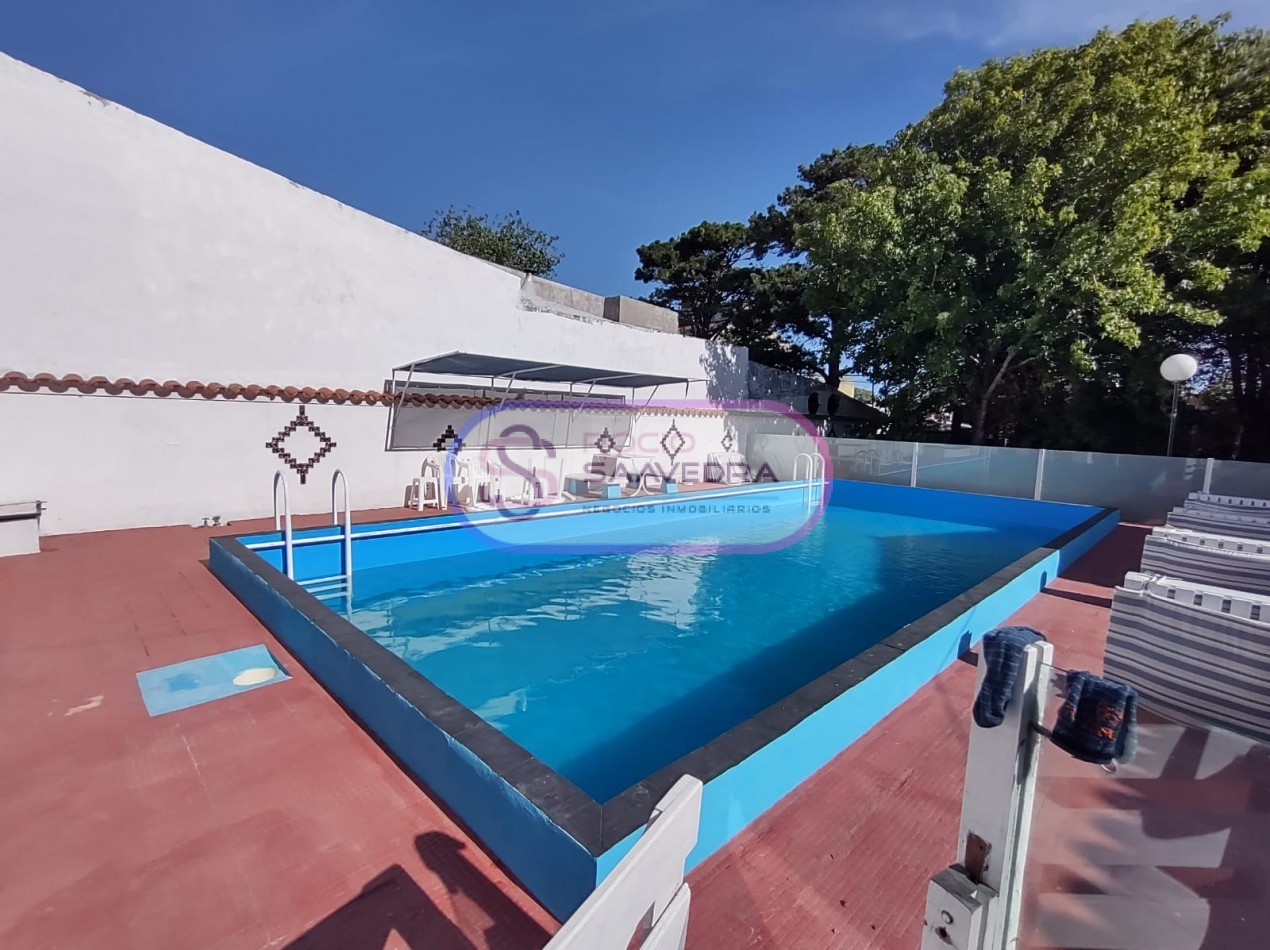 CASA UBICADA EN AMPLIO TERRENO,DE VARIOS AMBIENTES + DOS DPTOS-CON PISCINA!