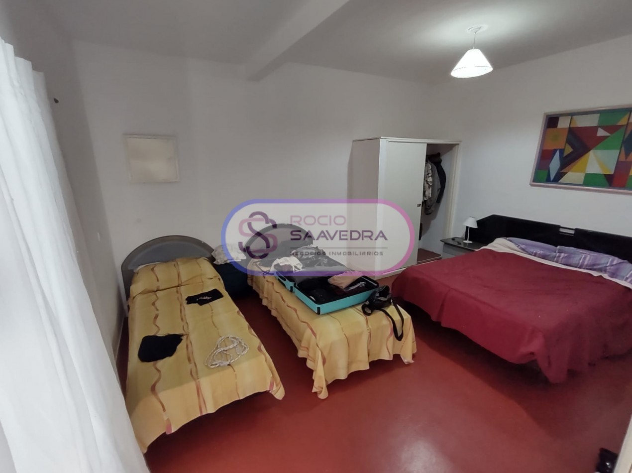 CASA UBICADA EN AMPLIO TERRENO,DE VARIOS AMBIENTES + DOS DPTOS-CON PISCINA!