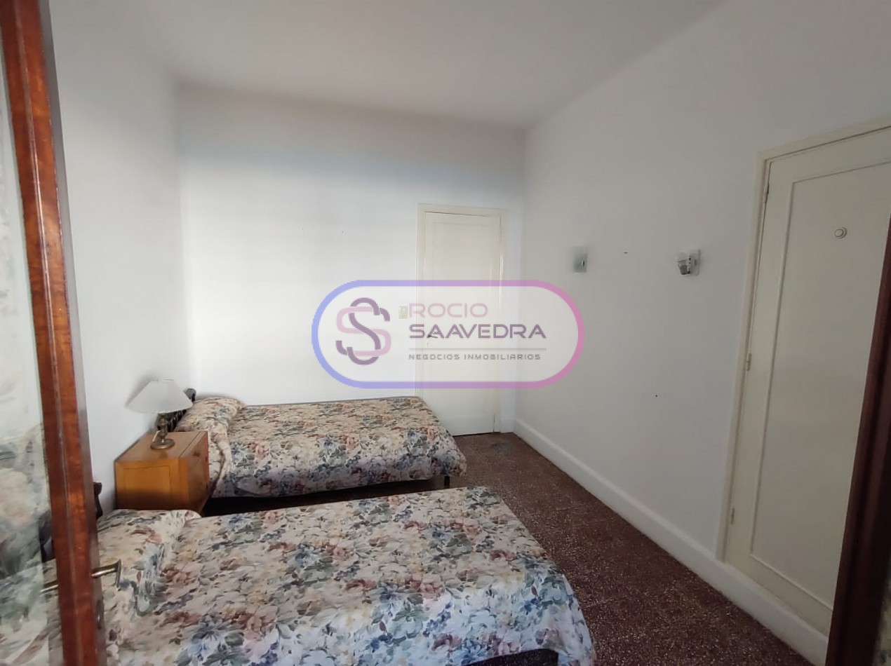 CASA UBICADA EN AMPLIO TERRENO,DE VARIOS AMBIENTES + DOS DPTOS-CON PISCINA!