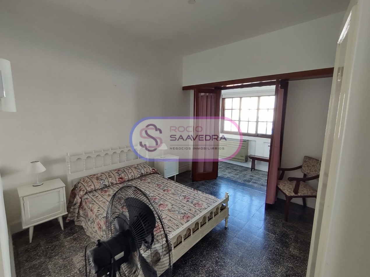 CASA UBICADA EN AMPLIO TERRENO,DE VARIOS AMBIENTES + DOS DPTOS-CON PISCINA!