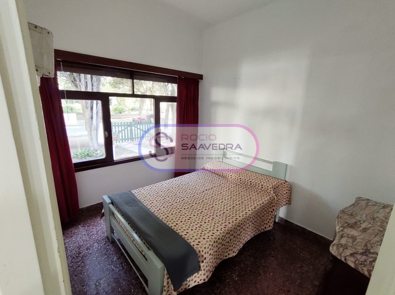 CASA UBICADA EN AMPLIO TERRENO,DE VARIOS AMBIENTES + DOS DPTOS-CON PISCINA!