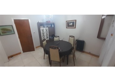 CASA 3 AMBIENTES CON PATIO Y PARQUE EN BARRIO RIVADAVIA BERNARDINO