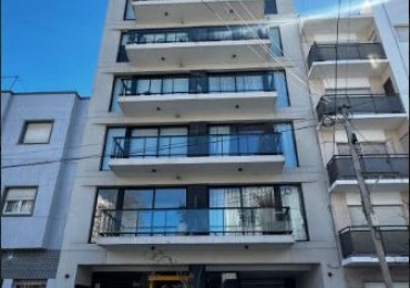 Dos ambientes con balcon saliente al frente - Cochera- Developer IX