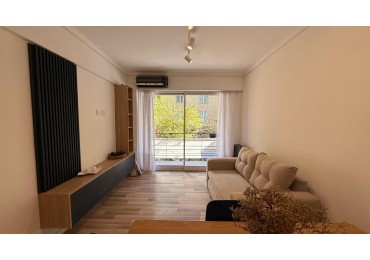 2 AMBIENTES CON BALCON A LA CALLE EN ZONA CENTRO