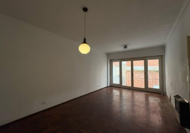Departamento de 3 Ambientes con Dependencia y Toillette a Metros del Mar - Plaza Colon