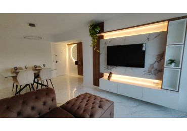 DEPARTAMENTO DE 3 AMBIENTES A LA CALLE CON BALCON, COCHERA FIJA Y BAULERA - AMOBLADO Y CON VISTA ABIERTA