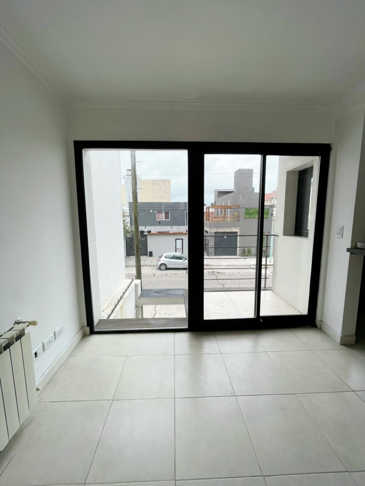 DEPARTAMENTO 2 AMBIENTES AL FRENTE CON BALCON SALIENTE EN CHAUVIN