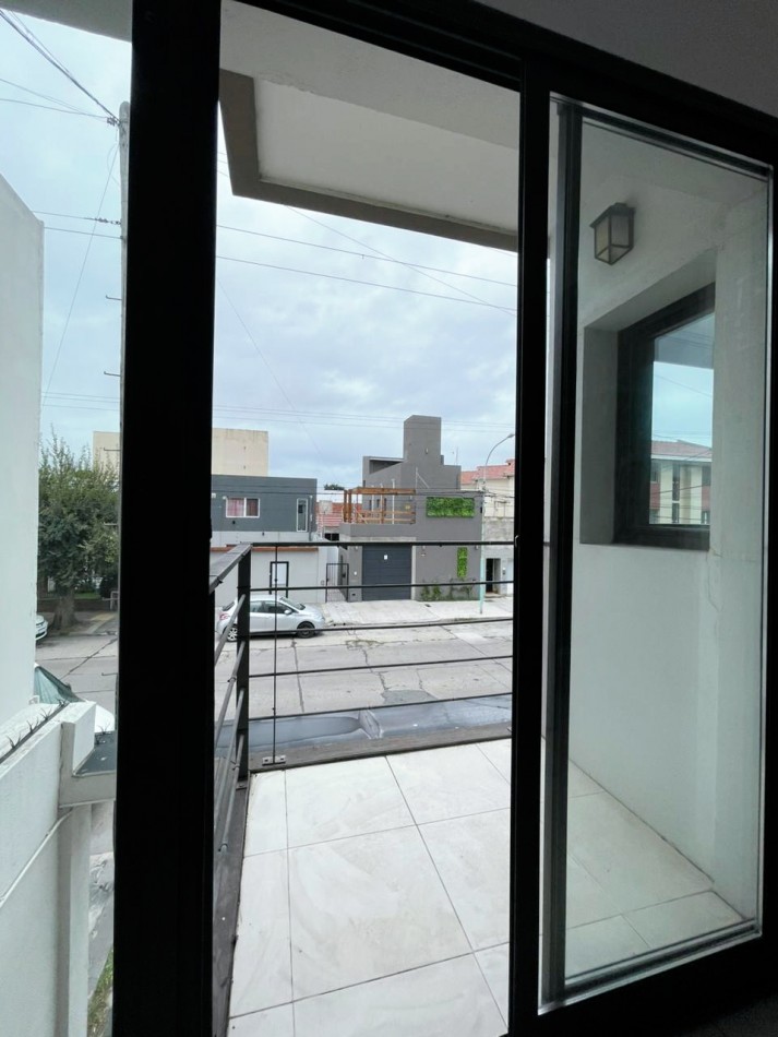 DEPARTAMENTO 2 AMBIENTES AL FRENTE CON BALCON SALIENTE EN CHAUVIN