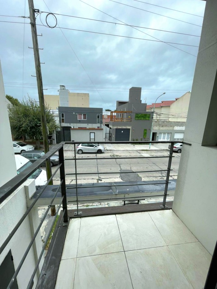 DEPARTAMENTO 2 AMBIENTES AL FRENTE CON BALCON SALIENTE EN CHAUVIN